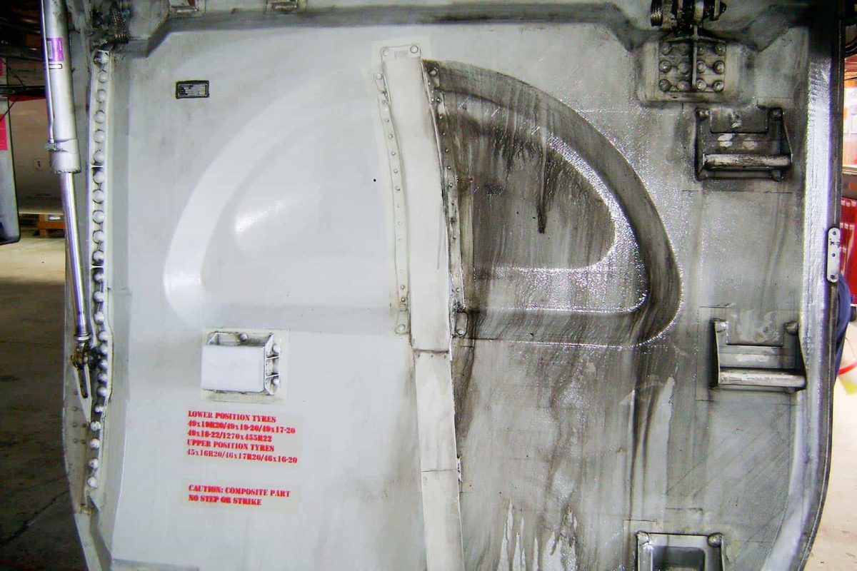 AeroClean Before and After Zi-400 HD Aircraft Cleaner