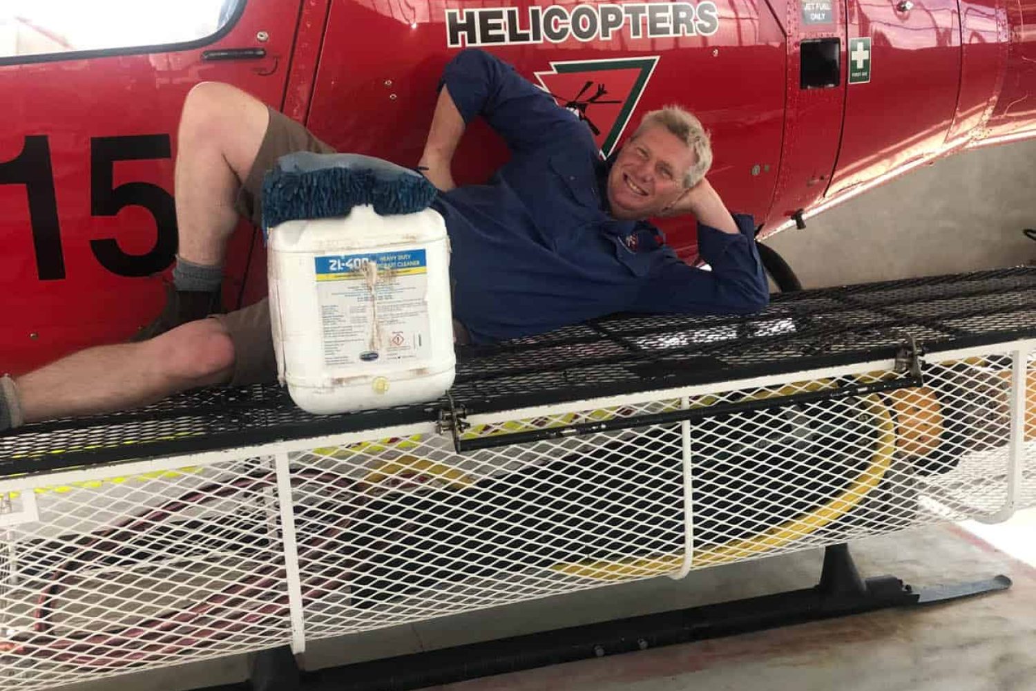 Tasmanian Helicopters Zi 400 HD Aircraft Cleaner 2